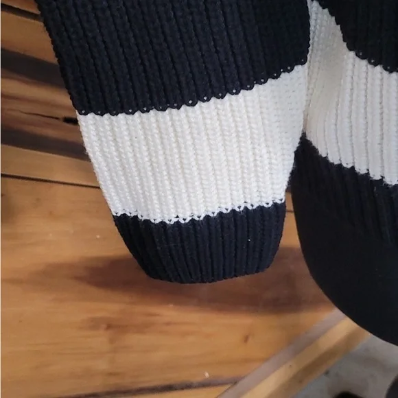 NWT Macy’s Style & Co Plus Size Striped Ribbed Hoodie Sweater Black/White 1X - Picture 3 of 5